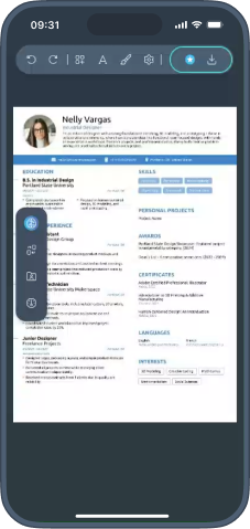 Novorésumé resume editor open on a mobile phone